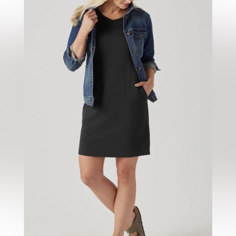 Duluth Trading | Short sleeve dress. Size Medium. Casual activewear. Normcore